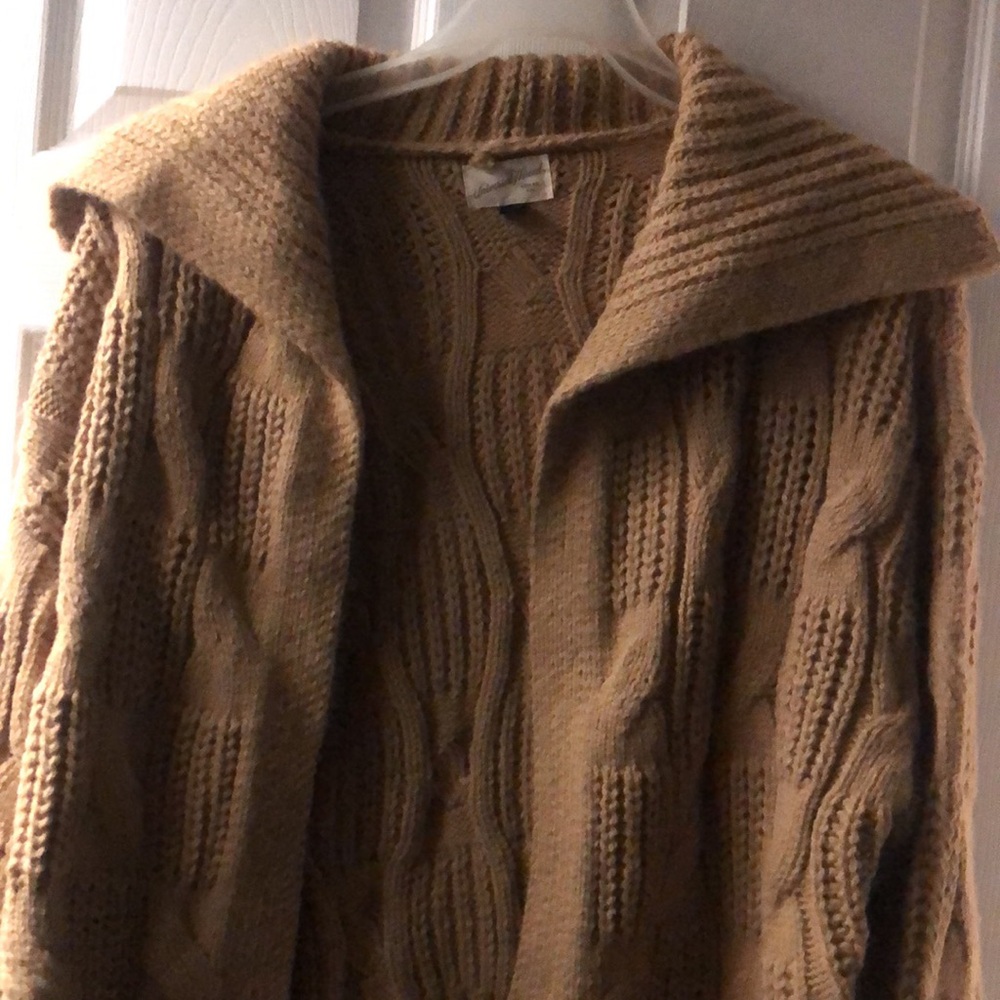 Universal Threads Sweater - Picture 2 of 4